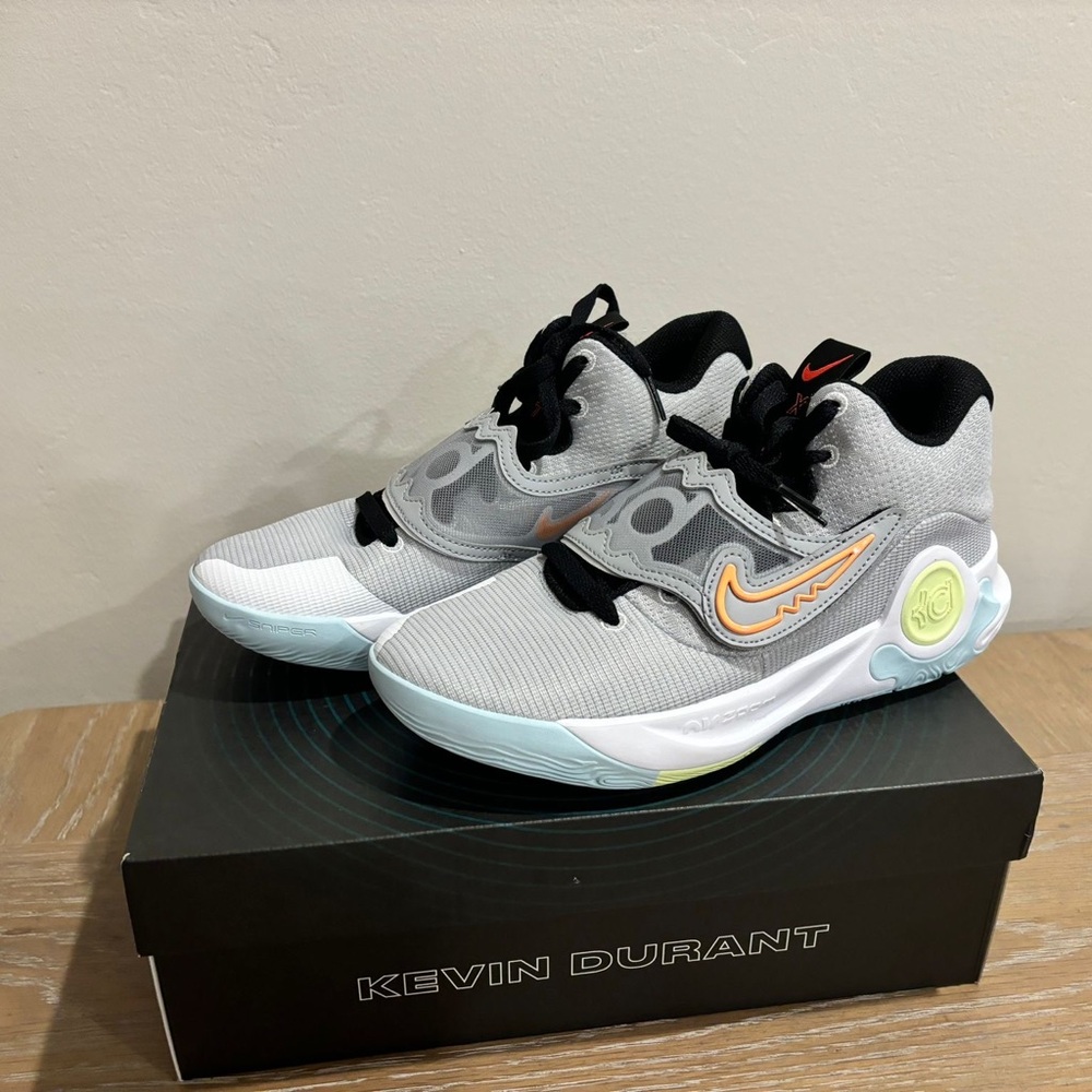 KD Trey 5 X Size 9 Men or 10.5 Women